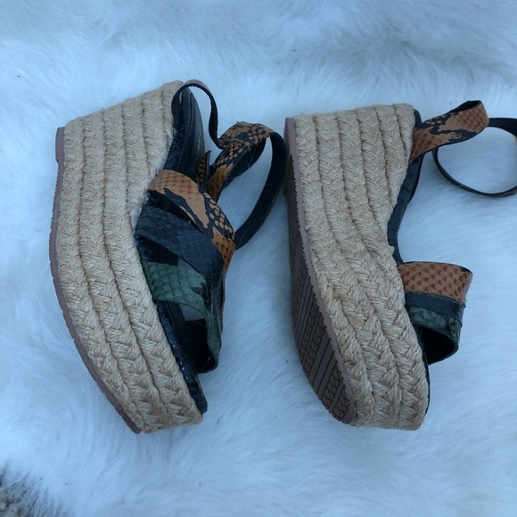 NWB Kaanas Galapagos Espadrille Snake Skin Wedge - Picture 6 of 10